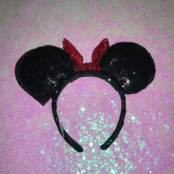 Disney Christmas 2025 Lil Rin Rin Plush Badge Red New